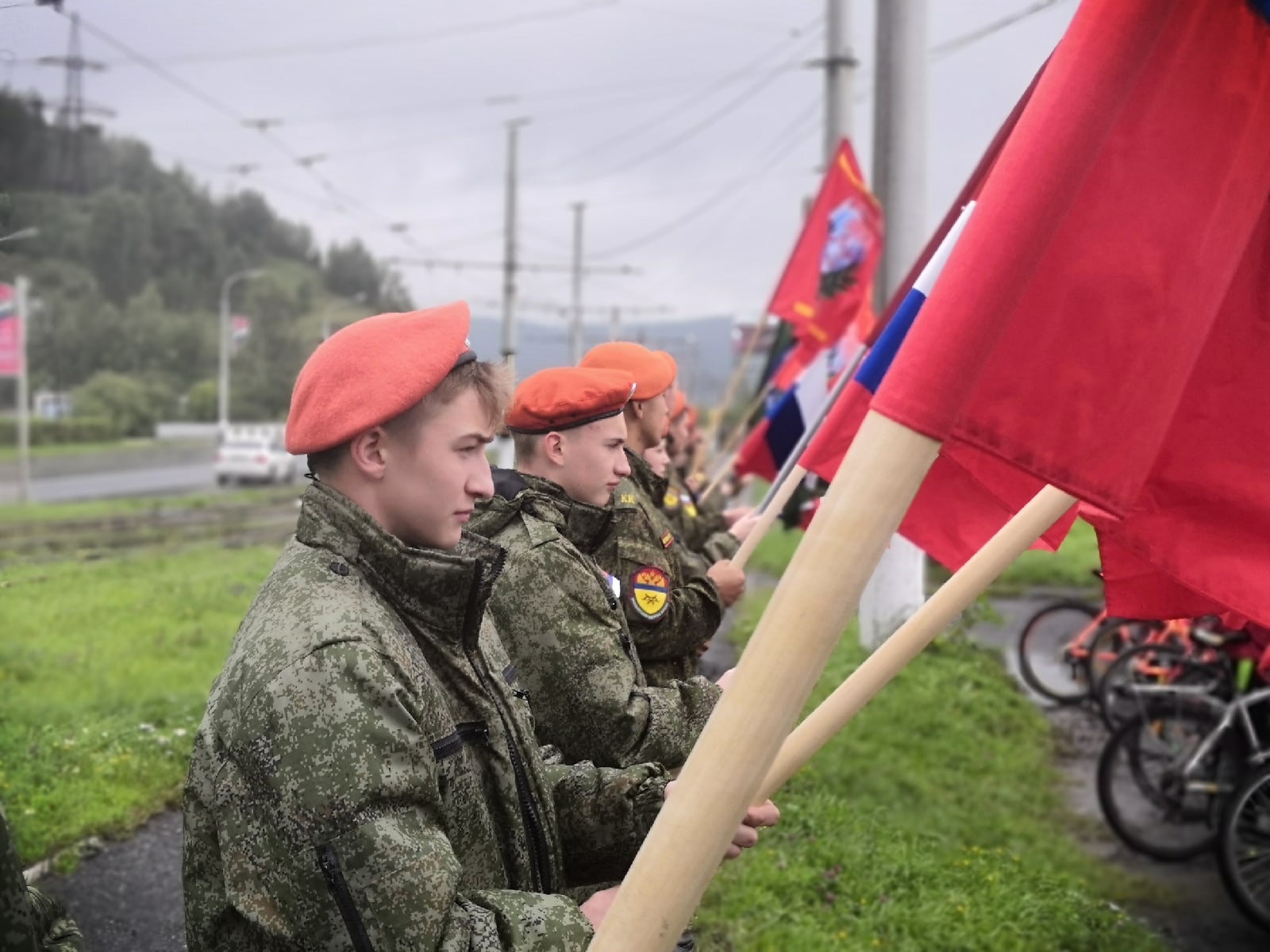 В День российского флага златоустовские кадеты поддержали городской велопробег В День российского флага златоустовские кадеты поддержали городской велопробег