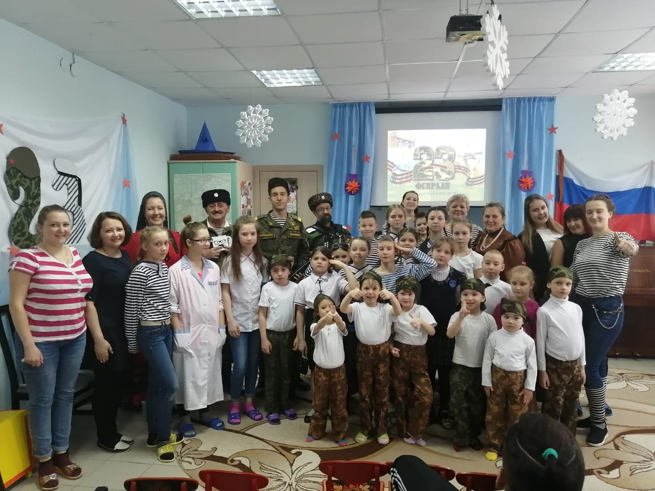 Ансамбль казачьей песни «Вольница» выступил для подростков из социально-реабилитационного центра