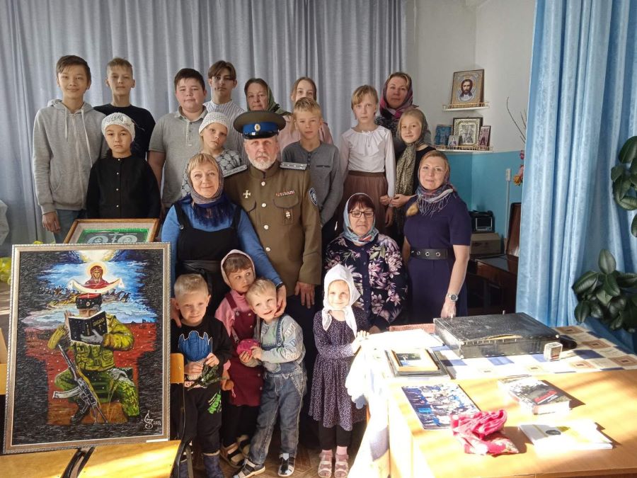 Казак провел просветительский урок о событиях Русской весны Казак провел просветительский урок о событиях Русской весны