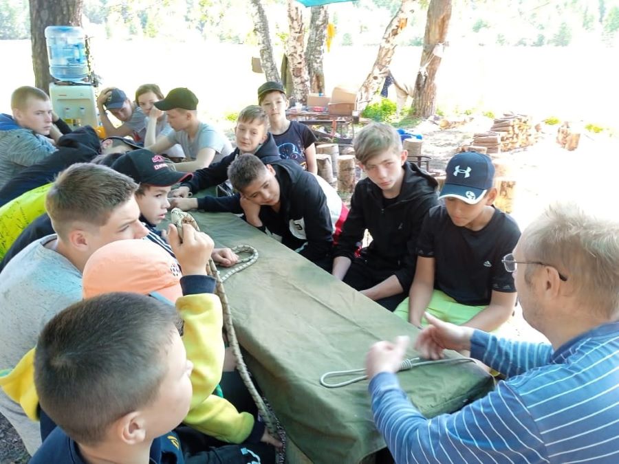 Каслинские казаки провели лагерную смену в лесу для трудных подростков