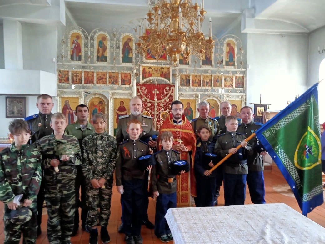 День святого Георгия Победоносца в хуторе «Агаповский» прошло посвящение в кадеты и освящение знамени