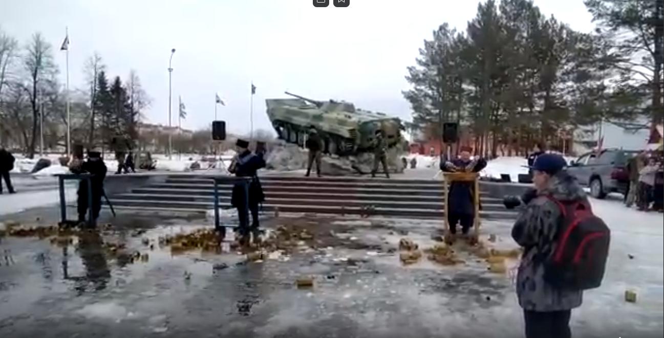 Видео: казаки ХКО «Казачья застава» провели показательные выступления в Каменске-Уральском в день внутренних войск России