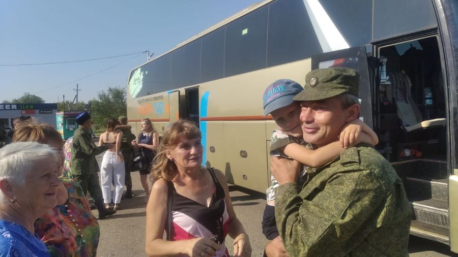 Добровольцы казаки вернулись в Оренбург Добровольцы казаки вернулись в Оренбург