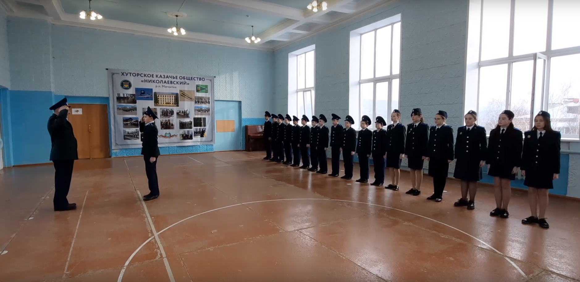 Казаки хутора «Николаевский» провели смотр строя и песни у кадет п. Магнитка Казаки хутора «Николаевский» провели смотр строя и песни у кадет п. Магнитка