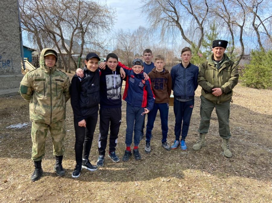 Казаки Невьянска Свердловской области провели для подростков занятие по стрельбе
