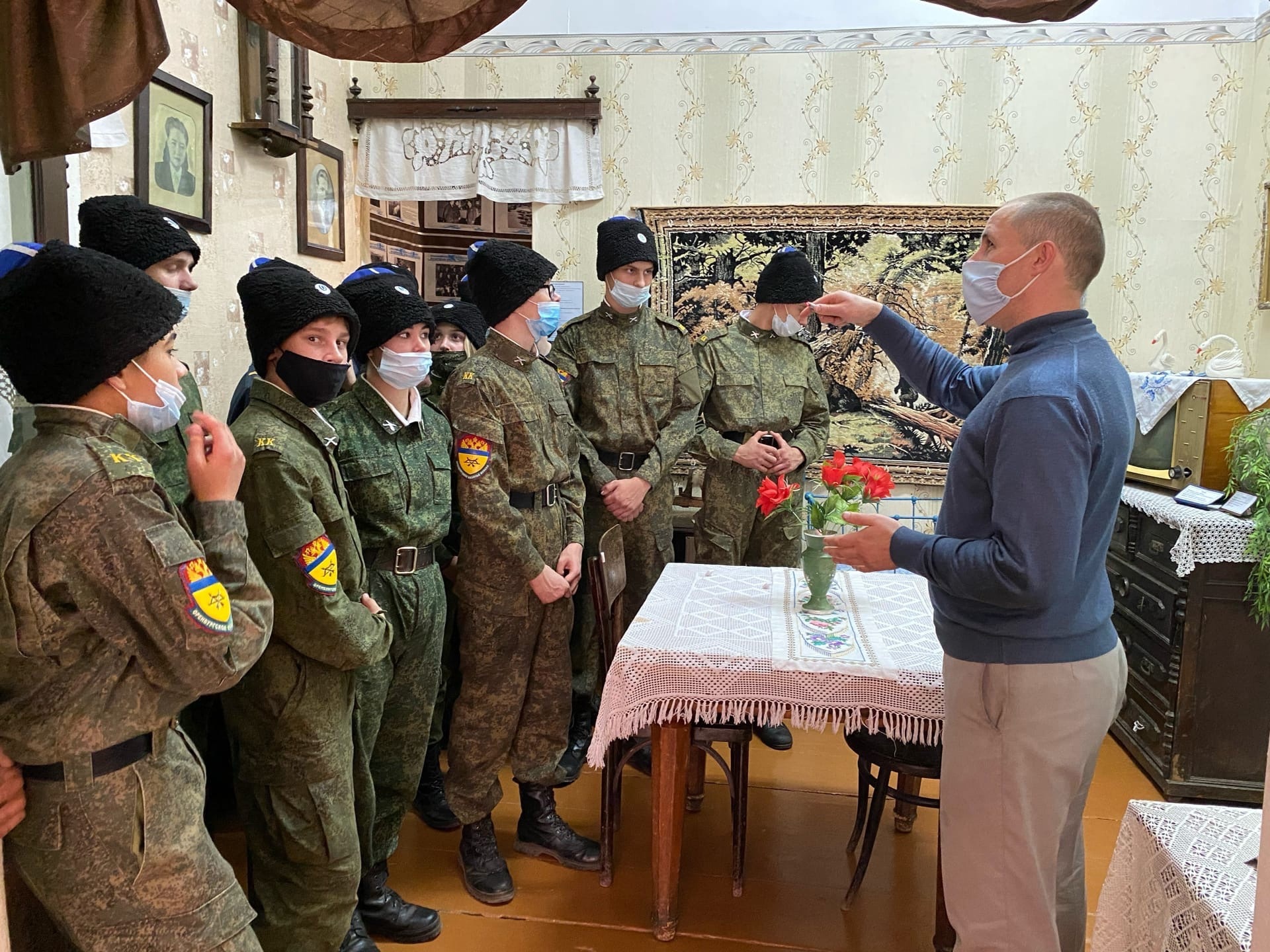 Верхнеуральские кадеты ознакомились с экспозицией краеведческого музея Верхнеуральские кадеты ознакомились с экспозицией краеведческого музея
