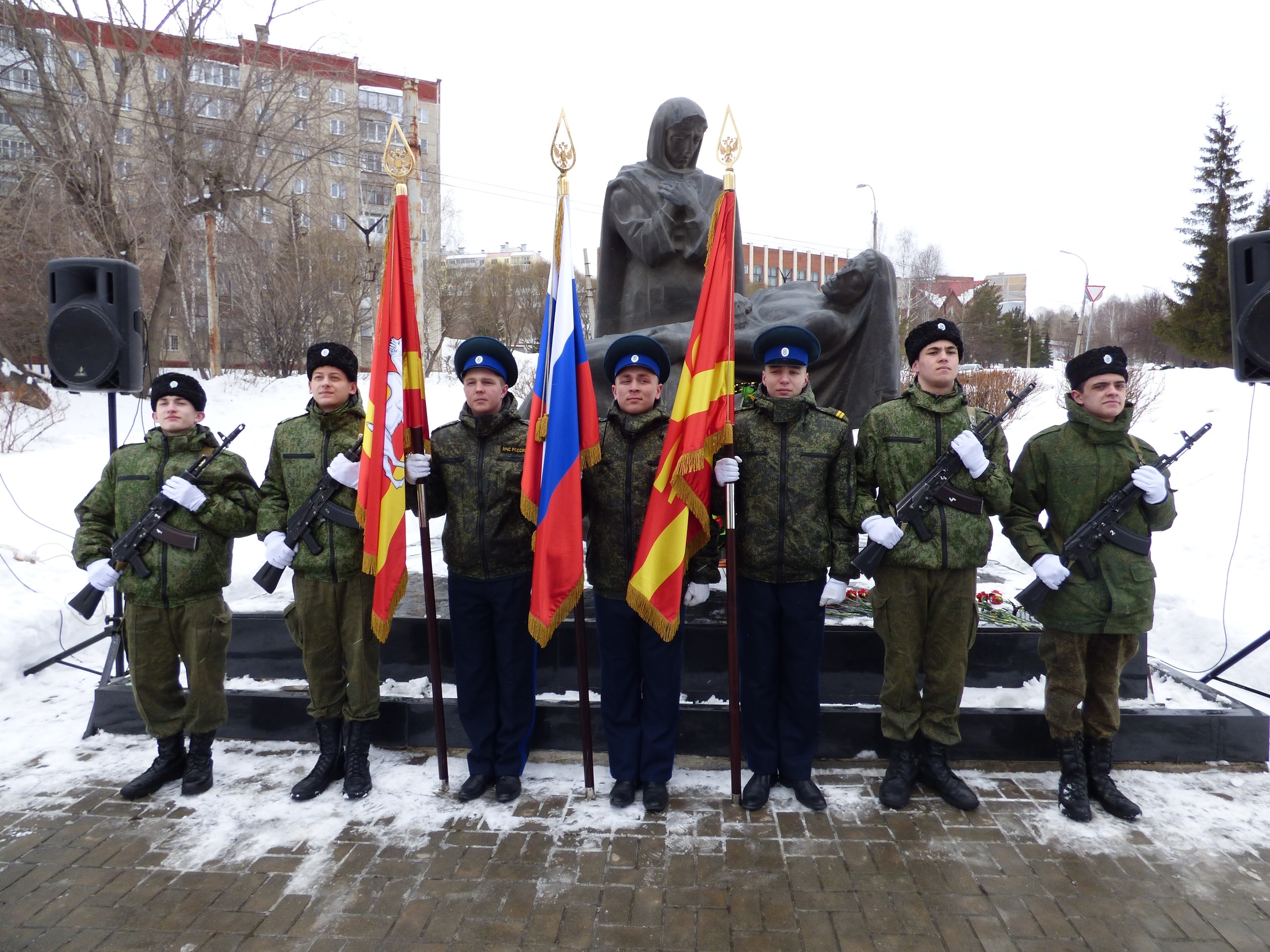 Кадеты казачьего кадетского корпуса г. Златоуста почтили память павших защитников Отечества 