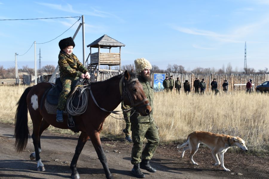 В станице Челябинской области провели обряд «посажения на коня»