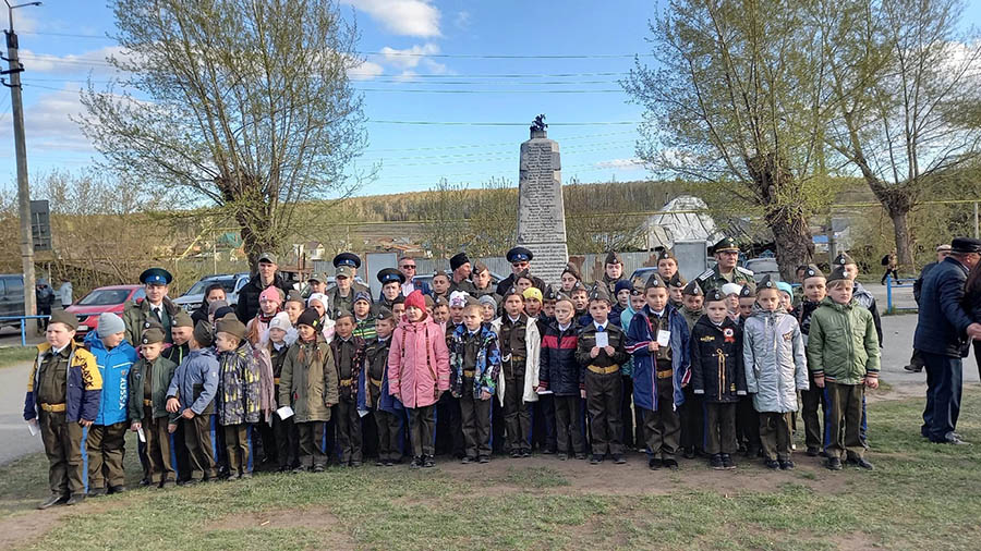 В Травниковской школе состоялось посвящение казачат в кадеты В Травниковской школе состоялось посвящение казачат в кадеты