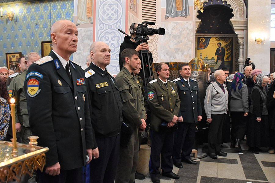 Атаман и казаки Оренбургского казачьего войска молились на праздничном богослужении в честь Державной иконы Божией Матери