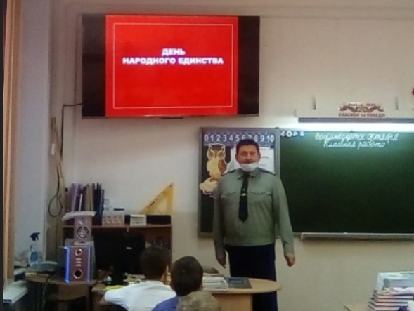 Казак станицы «Смолеозерная» рассказал школьником о подвиге Минина и Пожарского Казак станицы «Смолеозерная» рассказал школьником о подвиге Минина и Пожарского