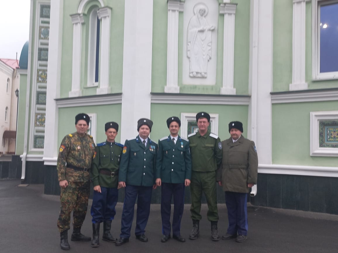 В Челябинске казаки обеспечили безопасность во время богослужения В Челябинске казаки обеспечили безопасность во время богослужения