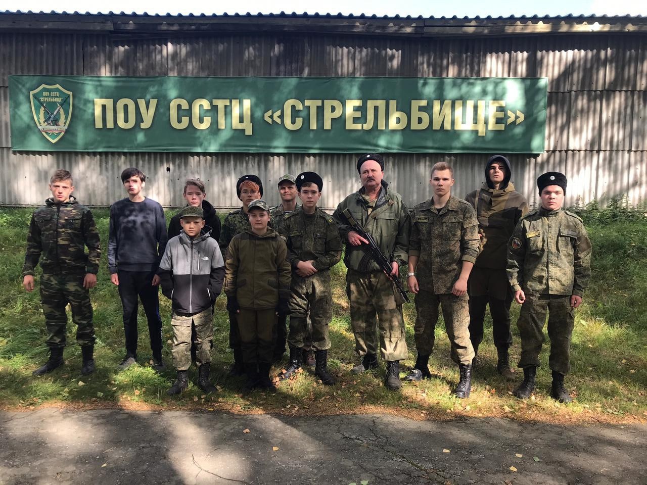 На Старопышминском стрельбище прошло совместное занятие казачьего ВПК и отрядов Юнармии На Старопышминском стрельбище прошло совместное занятие казачьего ВПК и отрядов Юнармии