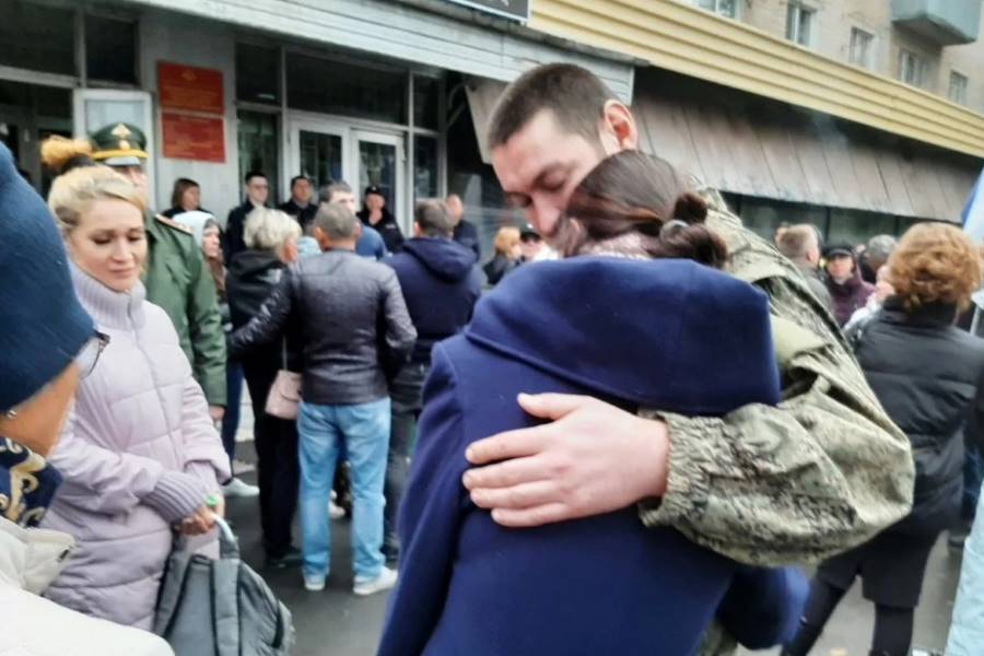 Патриотический долг – воинский долг: Из Оренбурга отправились мобилизованные резервисты Патриотический долг – воинский долг: Из Оренбурга отправились мобилизованные резервисты
