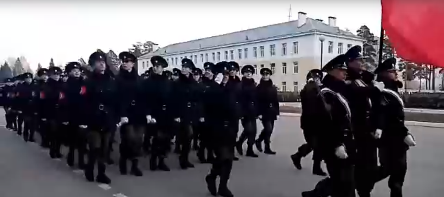 Екатеринбургский кадетский корпус начал репетиции парада Победы (ВИДЕО)