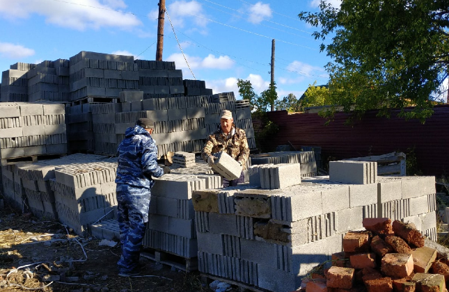 Казаки хутора «Ложкинский» помогли местному приходу