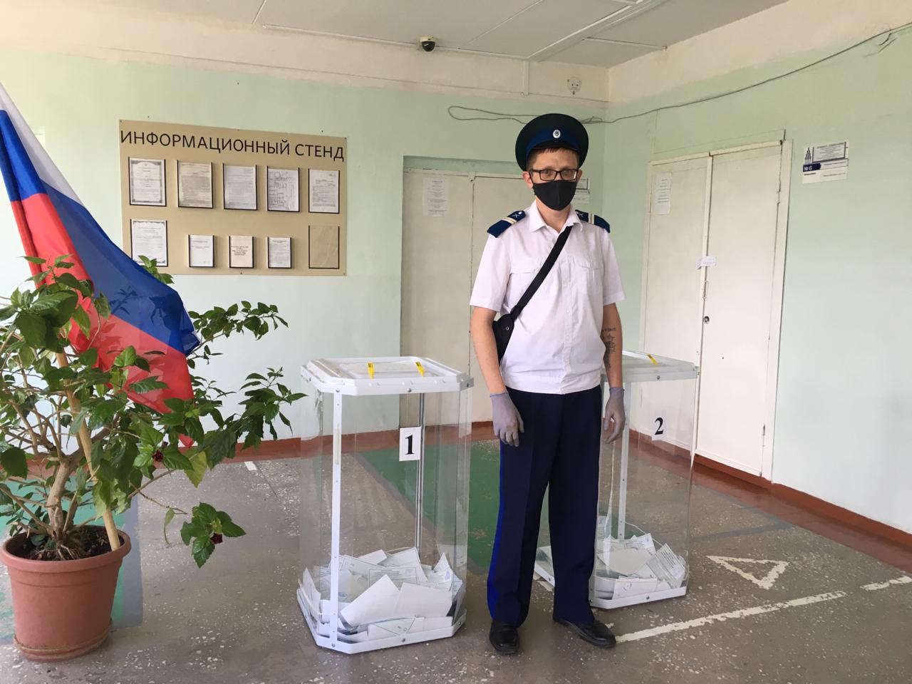 Казаки Оренбургского казачьего войска несли службу на избирательных участках