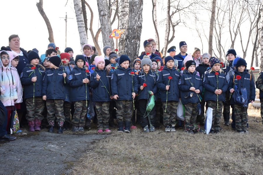 Казачата Екатеринбургской казачьей кадетской школы вышли на торжественную линейку в честь Дня космонавтики