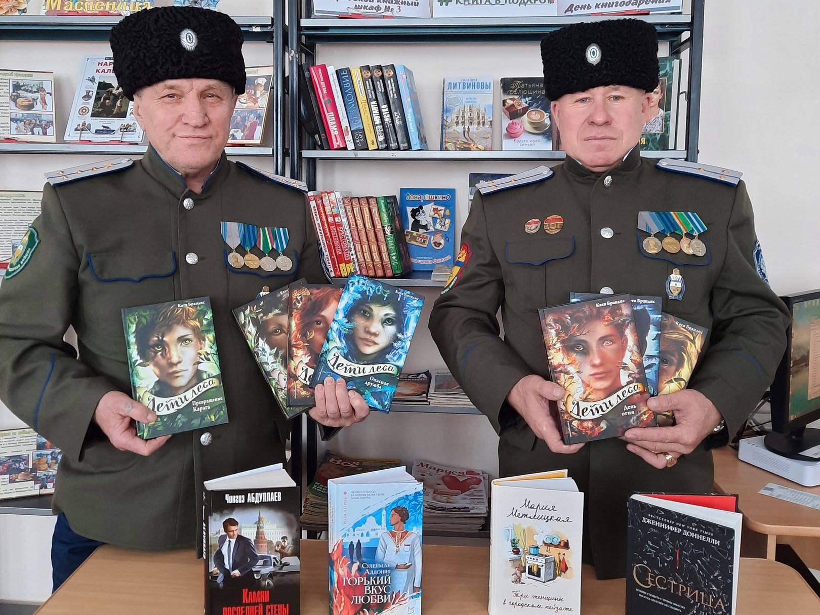 Миасские казаки присоединились к акции книгодарения Миасские казаки присоединились к акции книгодарения