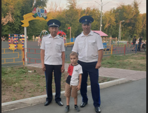 Орские казаки вышли на дежурство в День Государственного флага 
