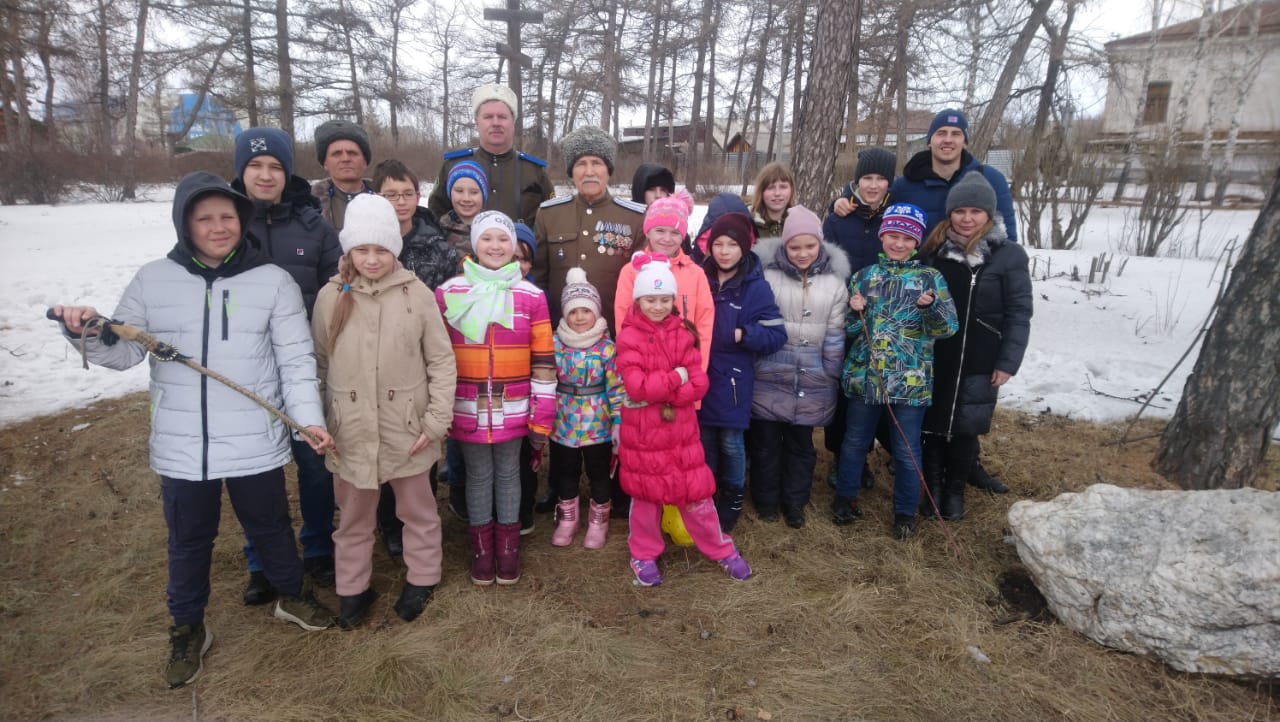 Казаки Верхнеуральска провели экскурсию по родному городу Казаки Верхнеуральска провели экскурсию по родному городу