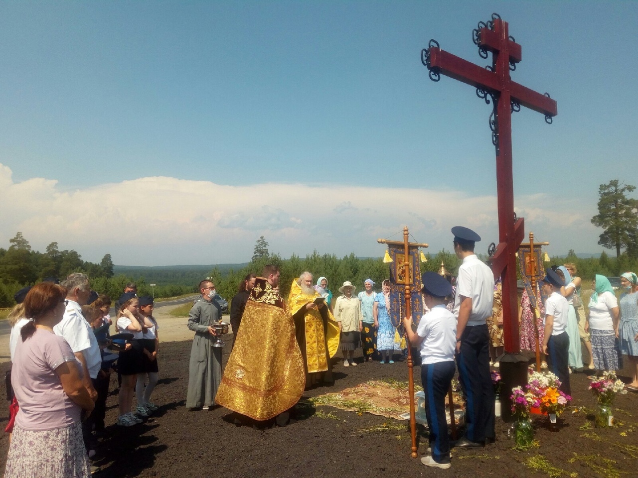 В поселке Магнитка освящен Поклонный крест, изготовленный казаками Второго отдел ОКВ