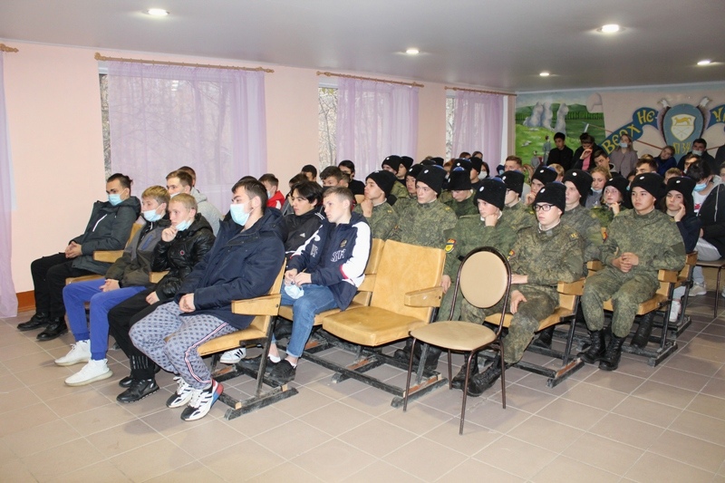 Полицейские Верхнеуральского района провели профилактическую беседу с кадетами Верхнеуральска Полицейские Верхнеуральского района провели профилактическую беседу с кадетами Верхнеуральска
