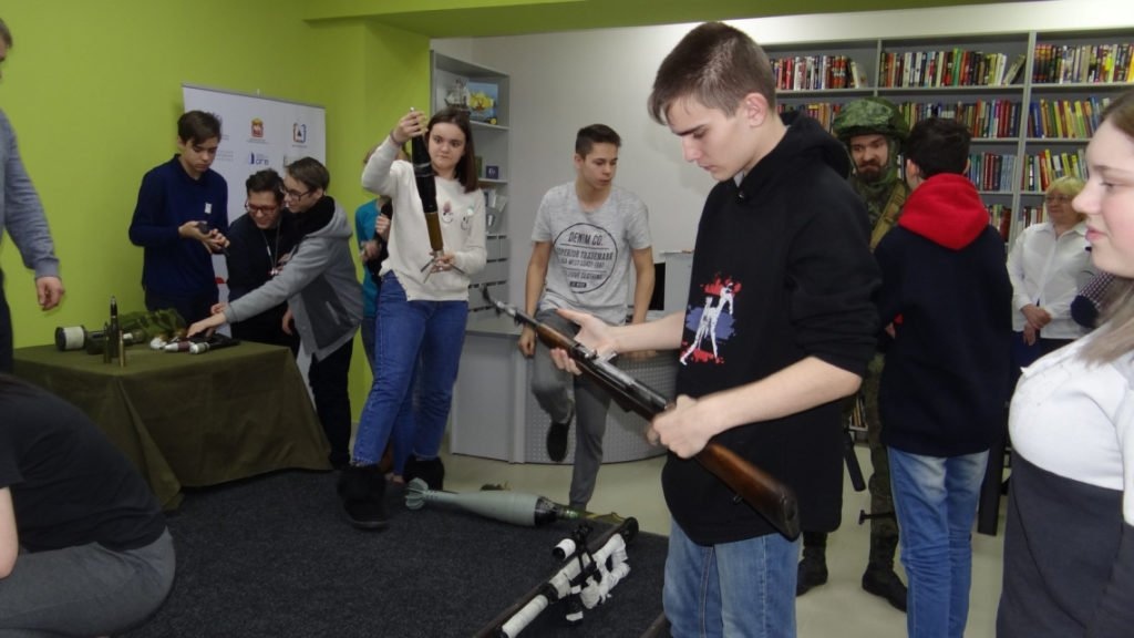 Казаки Второго отдела ОКВ провели встречу со старшеклассниками, посвященную 77-летию победы в Сталинградской битве