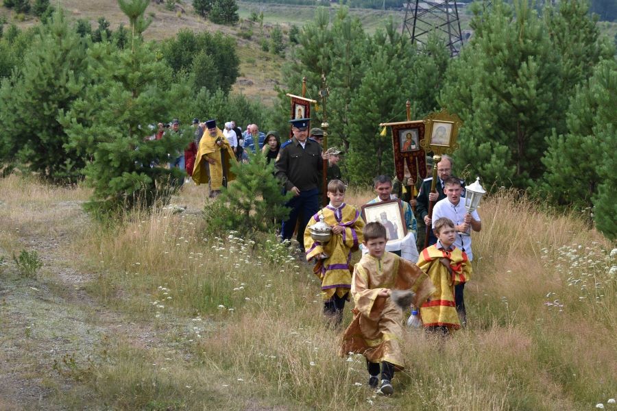 Казаки Верхнего Уфалея вышли на крестный ход в честь 1034-ой годовщины Крещения Руси Казаки Верхнего Уфалея вышли на крестный ход в честь 1034-ой годовщины Крещения Руси