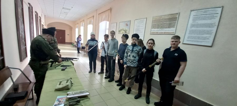 В Златоусте казачий корпус колледжа им. П.П. Аносова представил себя абитуриентам В Златоусте казачий корпус колледжа им. П.П. Аносова представил себя абитуриентам