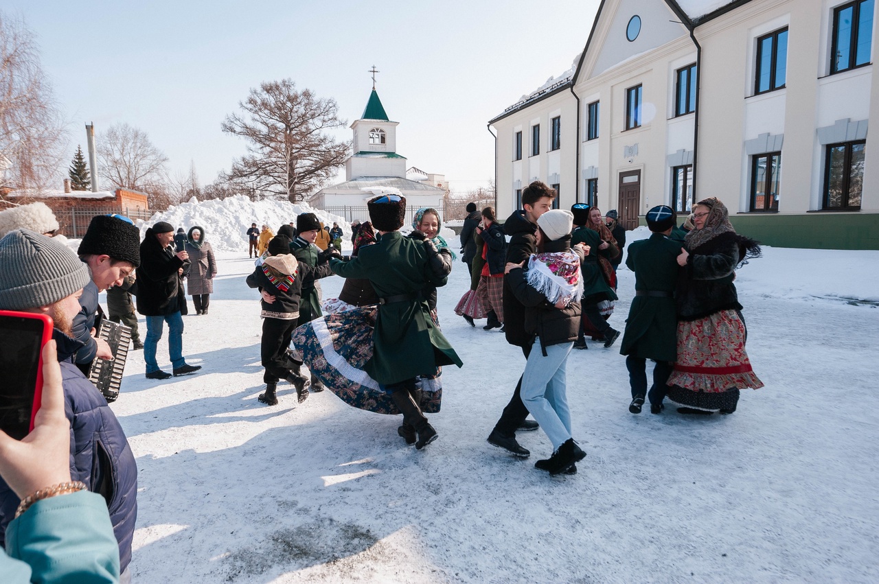 Детская казачья организация Оренбургской области отметила проводы зимы в Черном Отроге