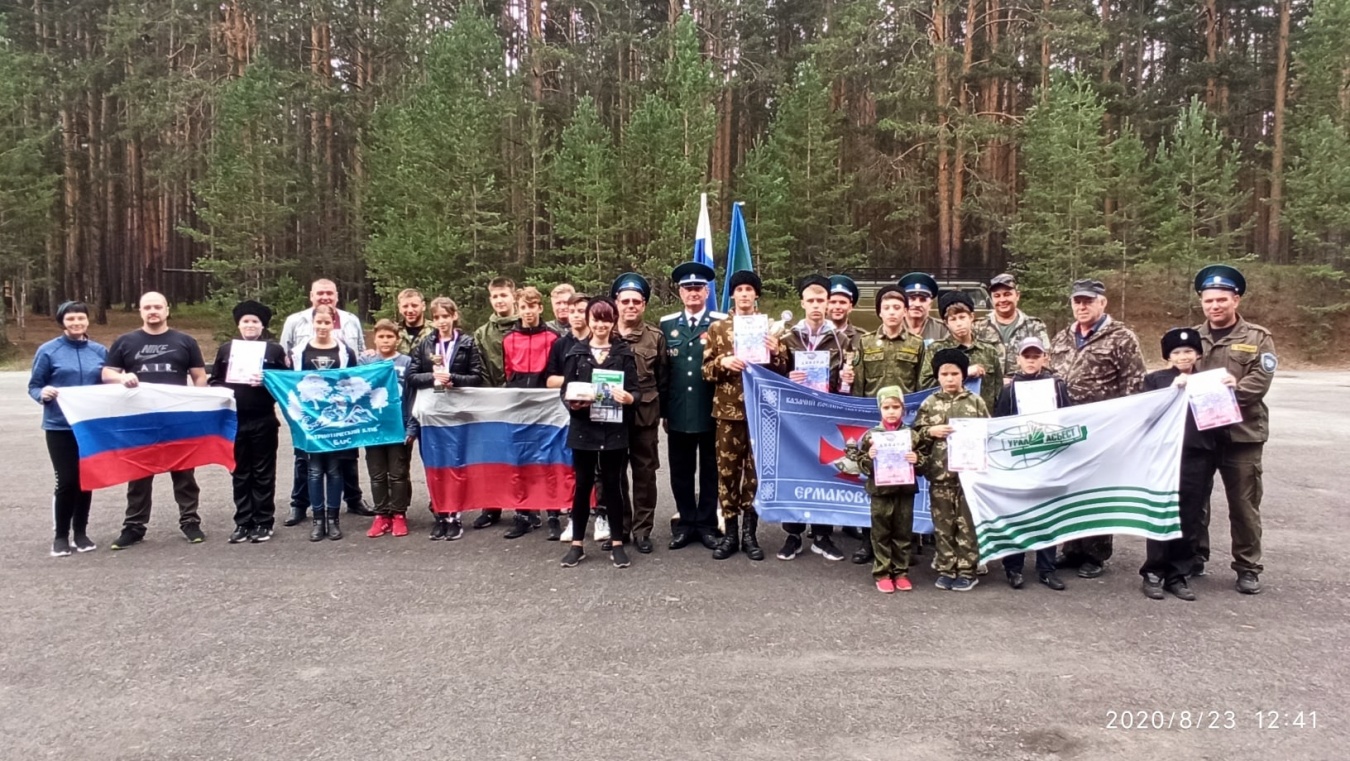 В День российского флага в Асбесте казаки провели соревнования стрельбе из пневматической винтовки