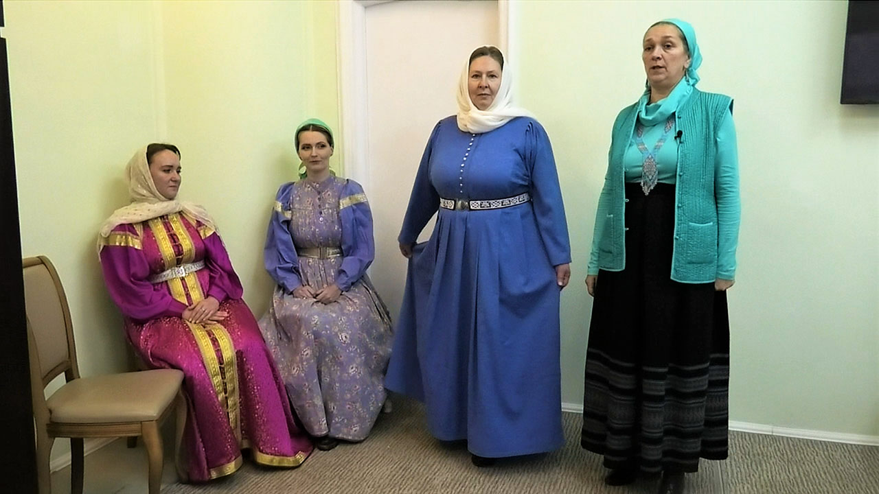 К дню матери-казачки: Женская праздничная одежда оренбургских казачек (ВИДЕО)