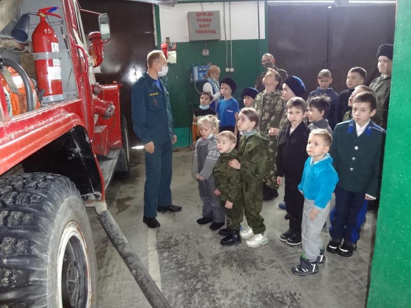 Малышевские казачата посетили пожарно-спасательную часть