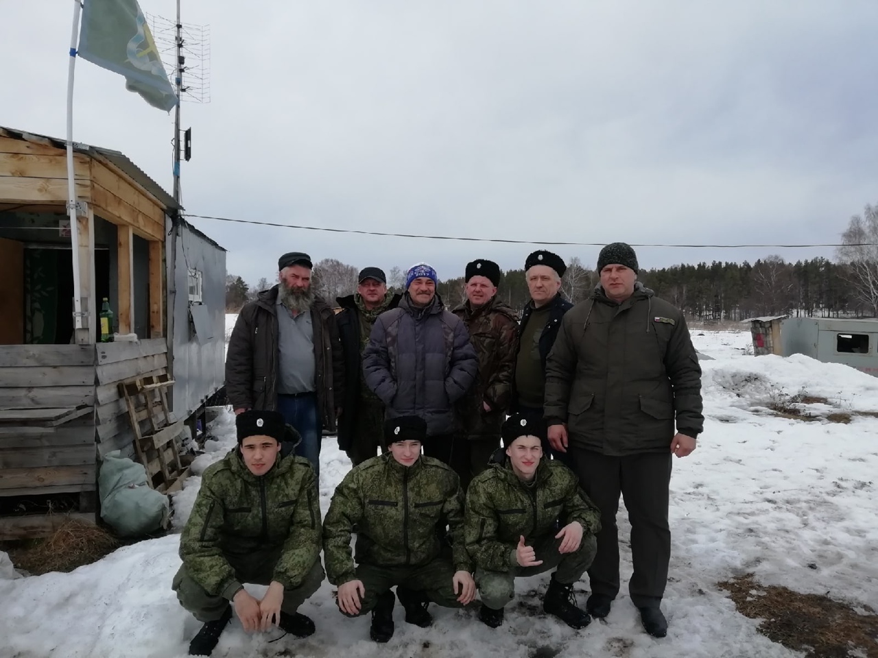 Златоустовские казаки и кадеты начали подготовку казачьего полевого лагеря Златоустовские казаки и кадеты начали подготовку казачьего полевого лагеря