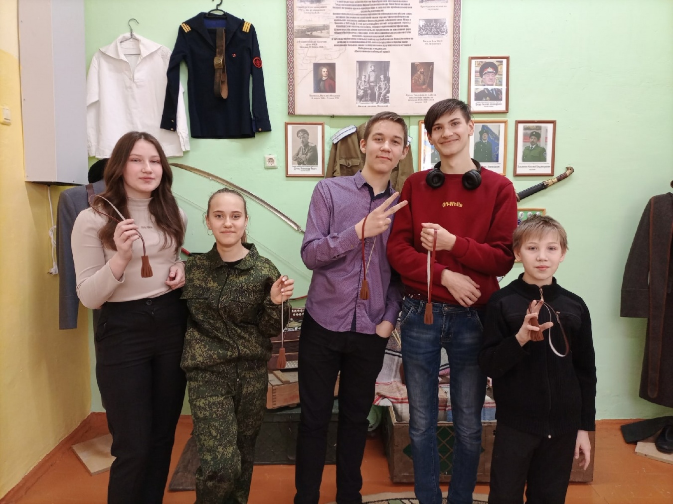 Верхнеуфалейские казачата научились делать своими руками темляки