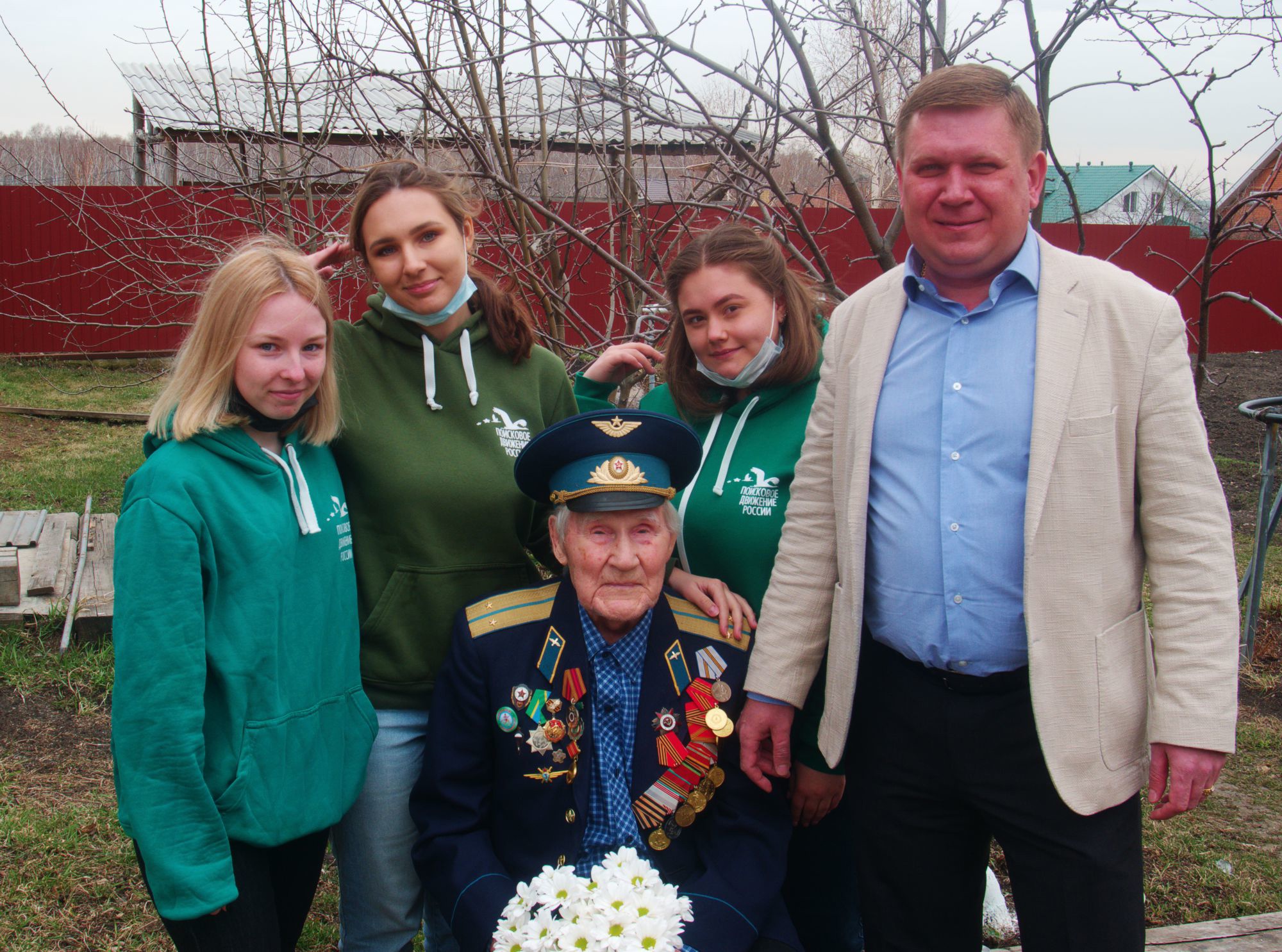 Казаки хутора «Южный» поздравили ветерана с наступающим Днем Победы Казаки хутора «Южный» поздравили ветерана с наступающим Днем Победы