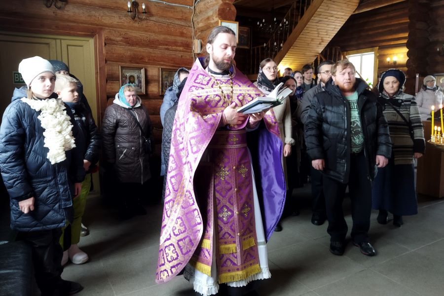 В екатеринбургском храме на Семи Ключах прошел молебен за казаков-добровольцев