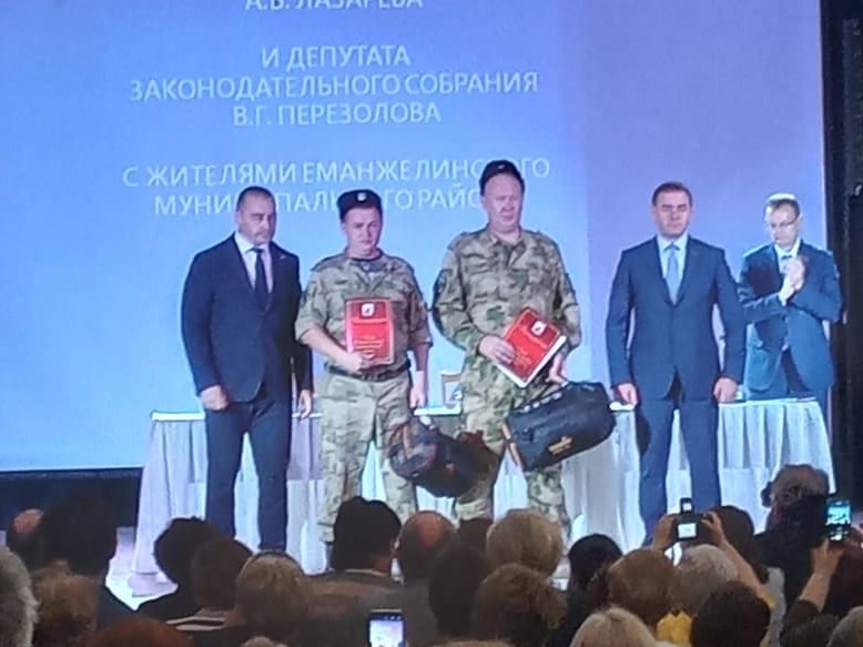 Казаков Челябинской области наградили за достойную службу на Донбассе Казаков Челябинской области наградили за достойную службу на Донбассе