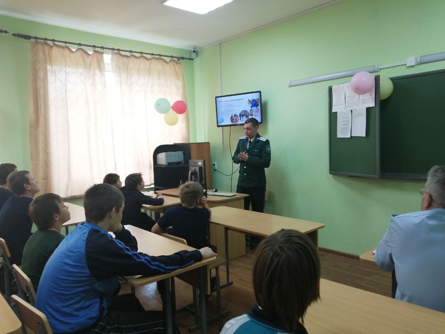 В Челябинске руководитель казачьего центра провел занятие для несовершеннолетних правонарушителей В Челябинске руководитель казачьего центра провел занятие для несовершеннолетних правонарушителей