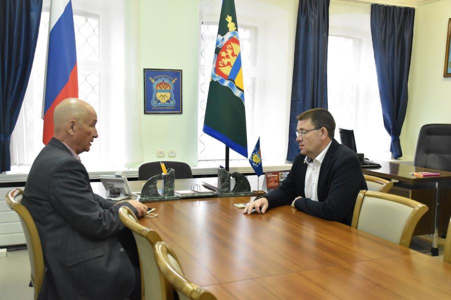 Заместитель директора Департамента внутренней политики Свердловской области посетил штаб войска 