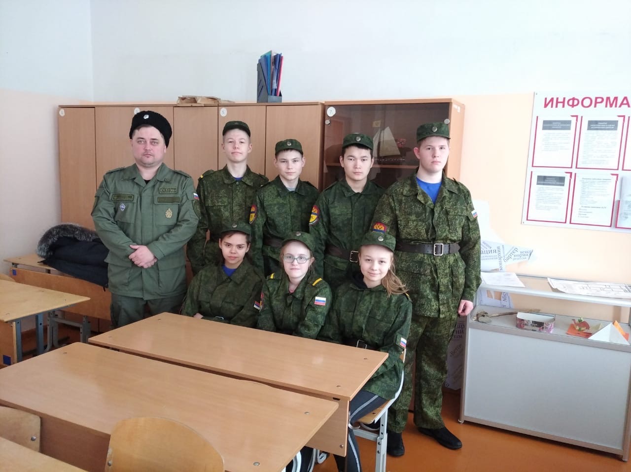 Казаки хутора «Каменный» продолжают занятия с юными казачатами