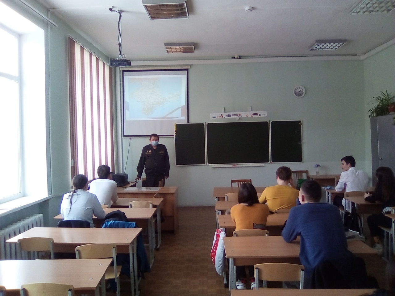 В Челябинске казак провел урок мужества, посвященный воссоединению Крыма с Россией