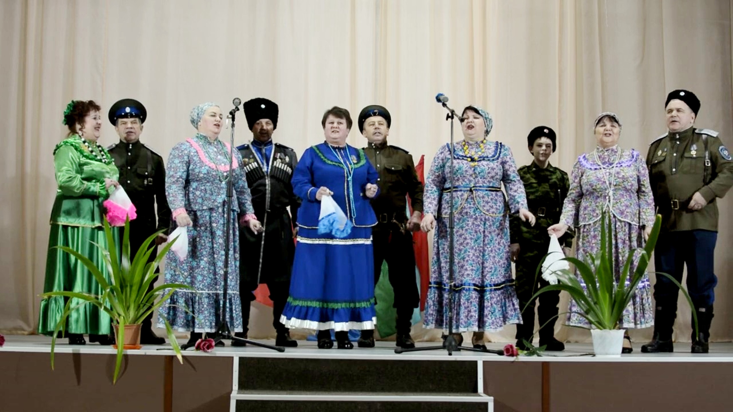В День защитника Отечества казачий ансамбль представительства ОВКО в Карелии выступил для подопечных отделения милосердия