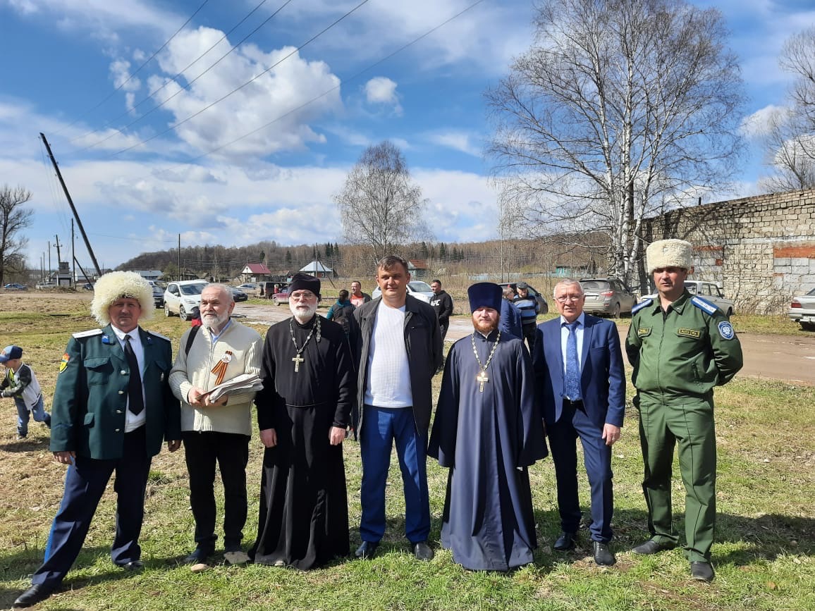 Казаки хутора «Ашинский» установили поклонный крест Казаки хутора «Ашинский» установили поклонный крест