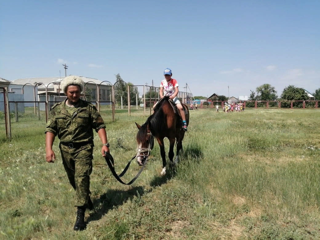 В Челябинской области прошло знакомство детей с военным искусством казаков В Челябинской области прошло знакомство детей с военным искусством казаков