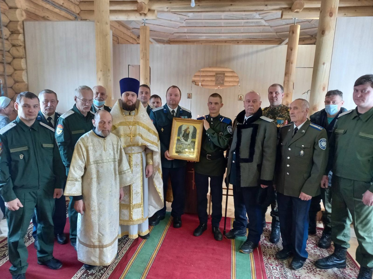 Казаки подарили челябинскому храму Августовский образ Пресвятой Богородицы Казаки подарили челябинскому храму Августовский образ Пресвятой Богородицы