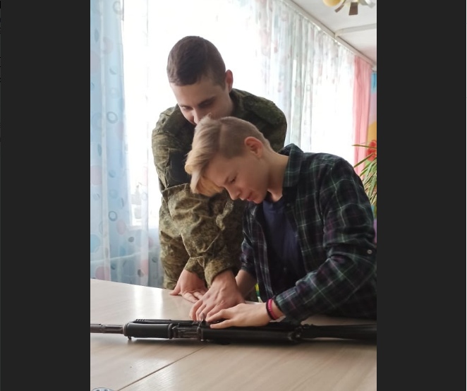 В Верхнесалдинском детском доме казаки провели Урок мужества