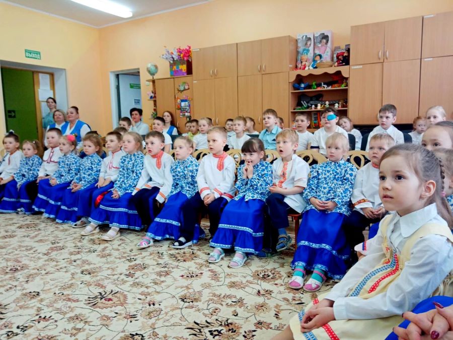В Камышлове казаки подали детям урок мужества и патриотизма в детском саду