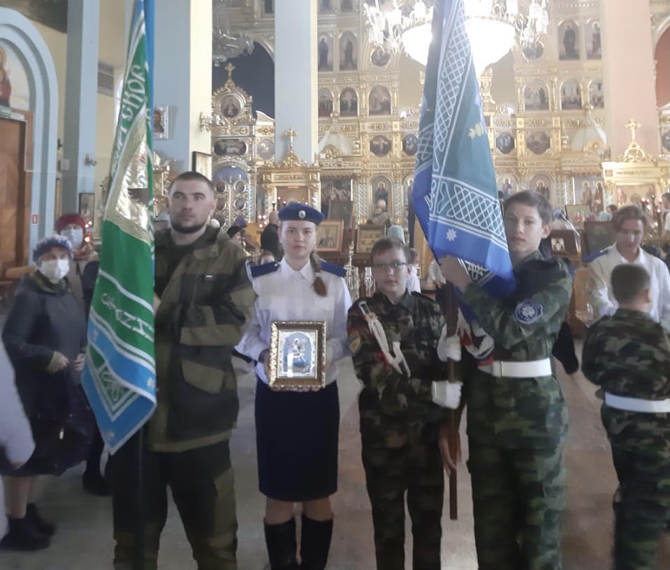 В Первом отделе войска освятили знамя новотроицкой казачьей молодежи В Первом отделе войска освятили знамя новотроицкой казачьей молодежи
